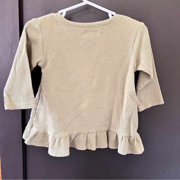 Grayson mini Sage Textured Ruffle top. Size 18mo - Picture 2 of 4